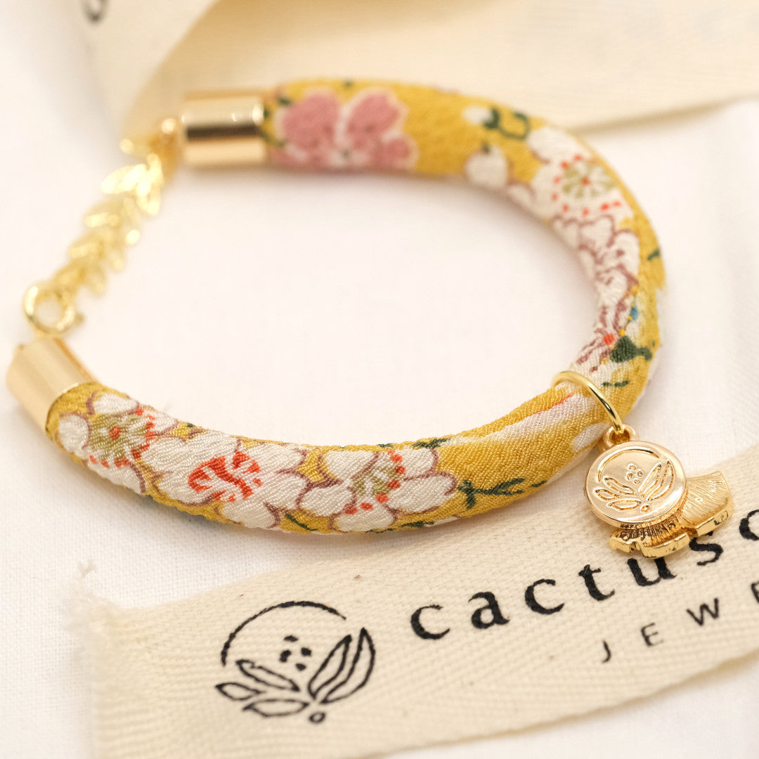 Japanisches Seidenarmband Sakura Gelb „Hachi“ mit einem Ginkgoblatt