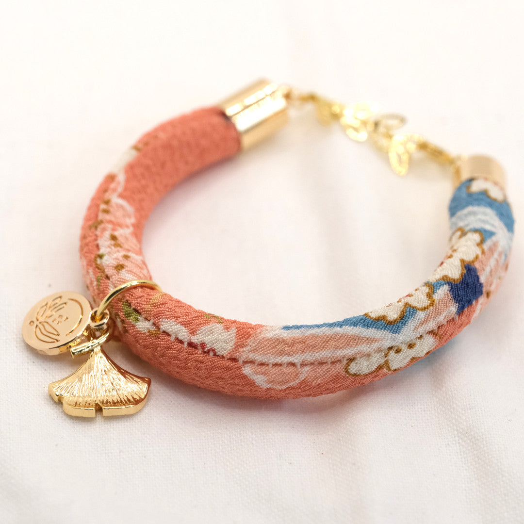 Individualized Japanese silk bracelet pink sakura &quot;Hachi&quot; with a ginkgo leaf
