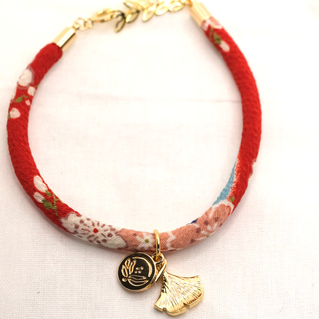 Japanese Sakura silk bracelet red &quot;Yon&quot; with a gingko leaf