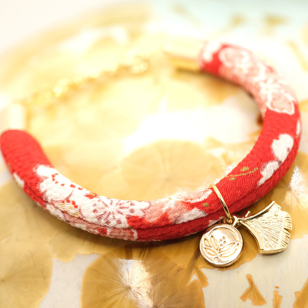 Japanese silk bracelet Sakura red &quot;Hachi&quot; with a gingko leaf